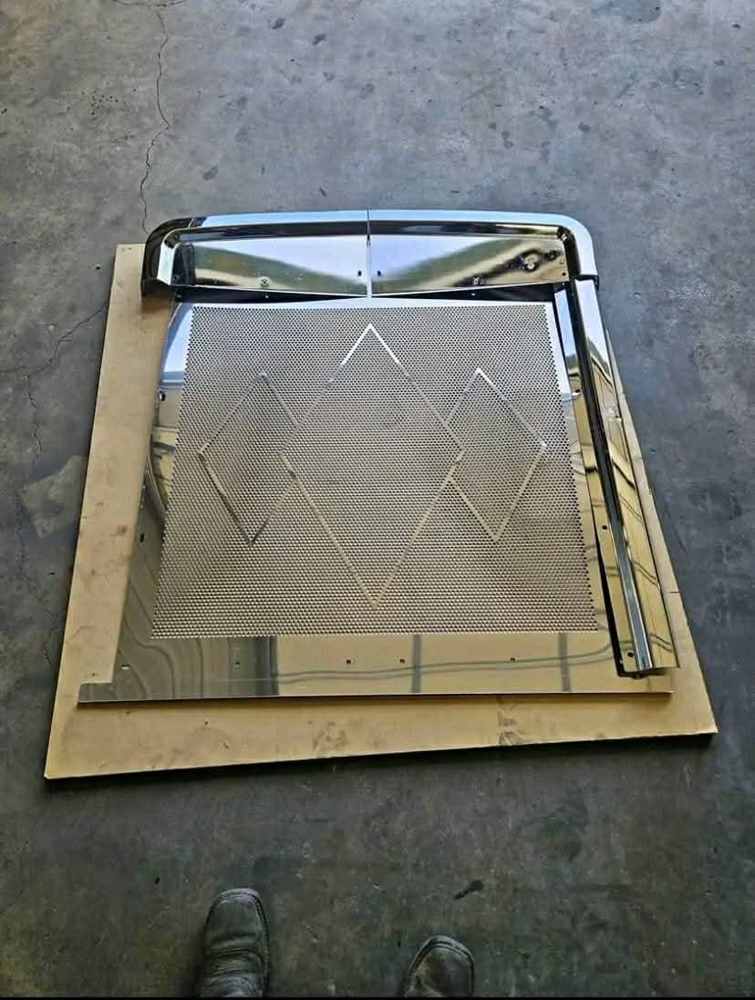 FB_IMG_1751213311371 Kenworth w900 grill - Image 1