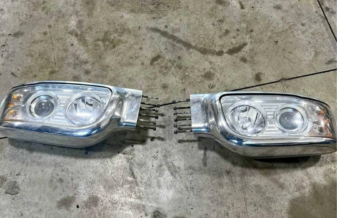 FB_IMG_1751215193448 Peterbilt headlights - Image 1