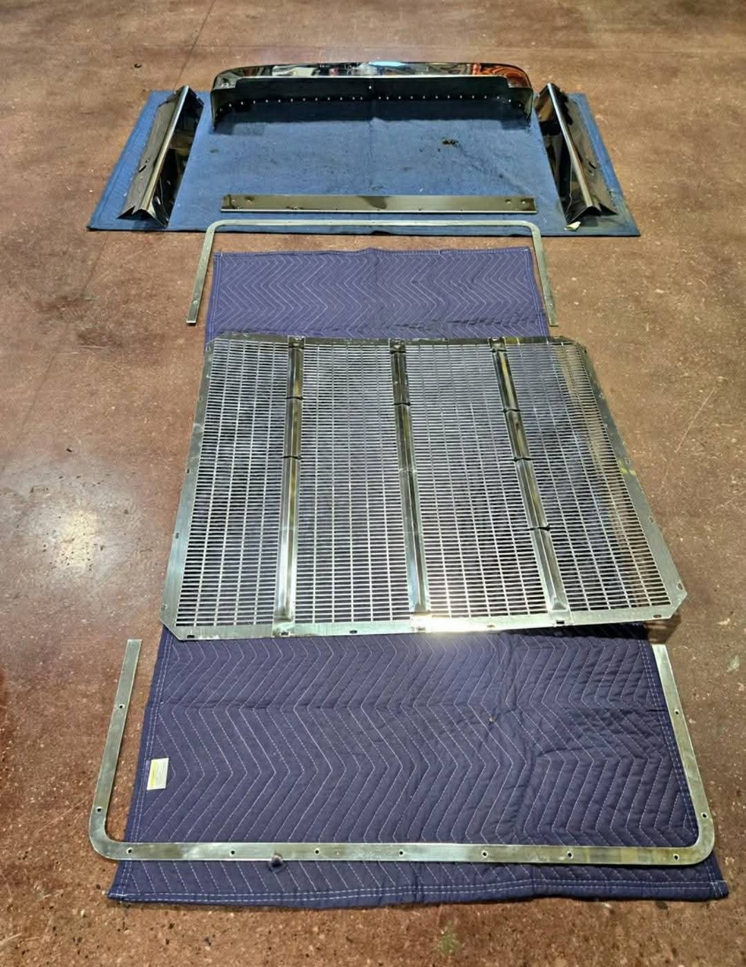 FB_IMG_1751215539391 Peterbilt grill - Image 1