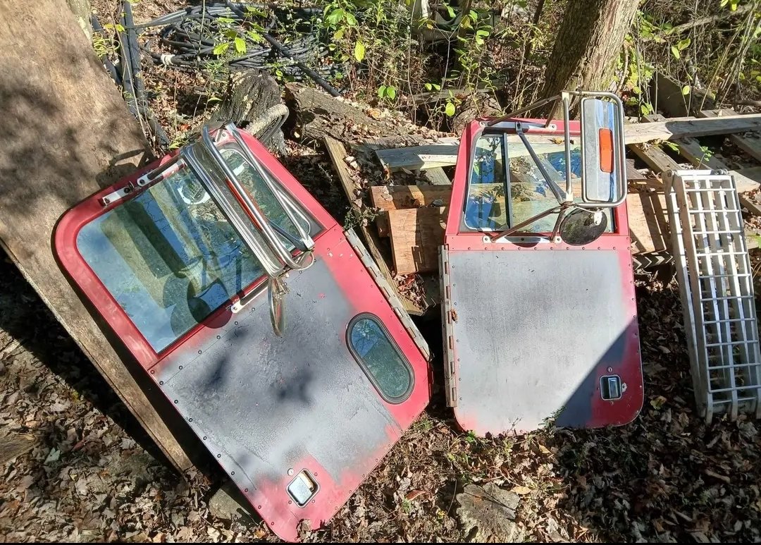 Screenshot_20250629-230550_Lite Peterbilt doors - Image 1