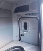 Peterbilt sleeper - Image 2