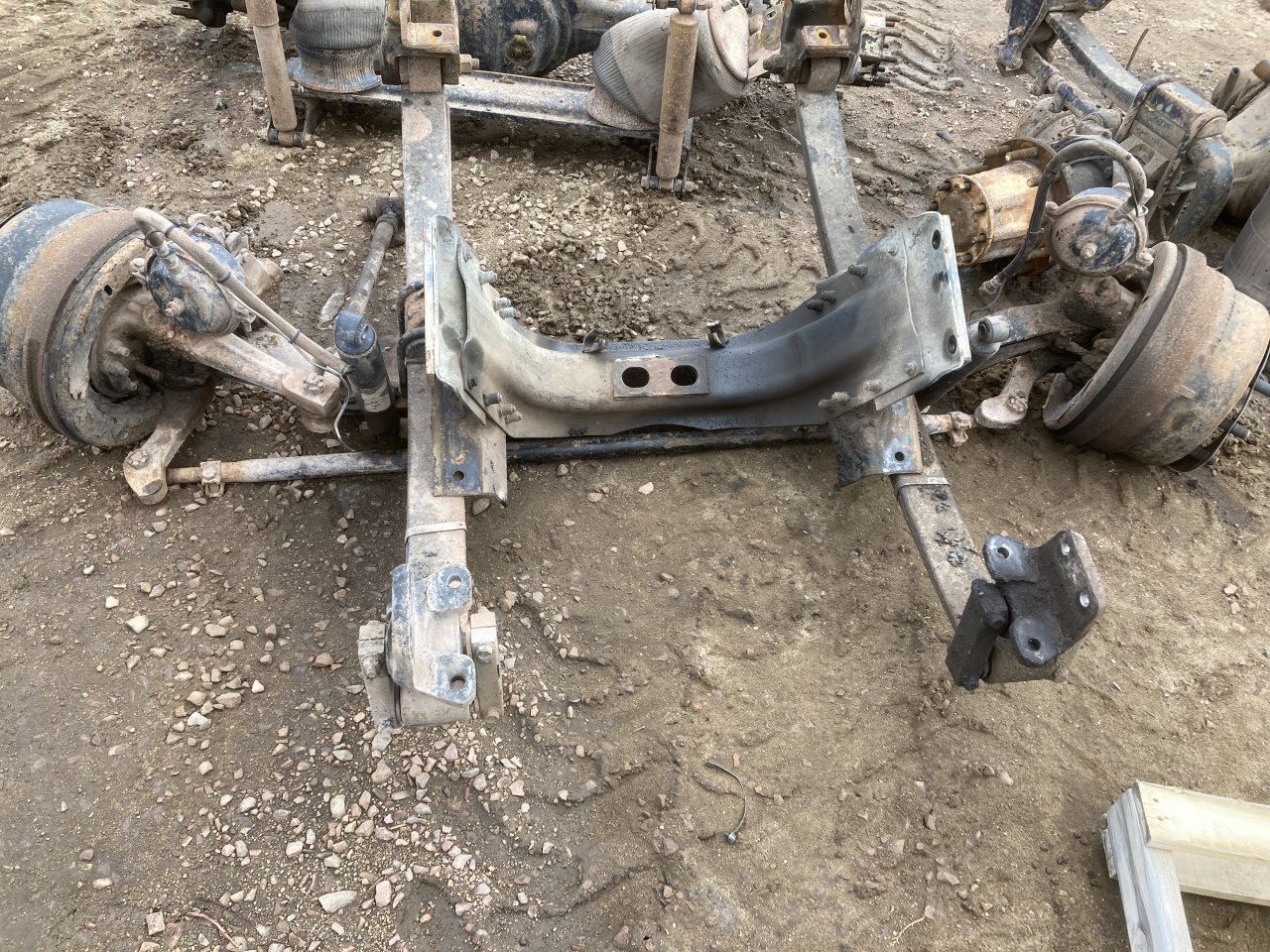 axle-assy-front-e-1200i-eaton-a302f1fed0 Front Axle - Image 1
